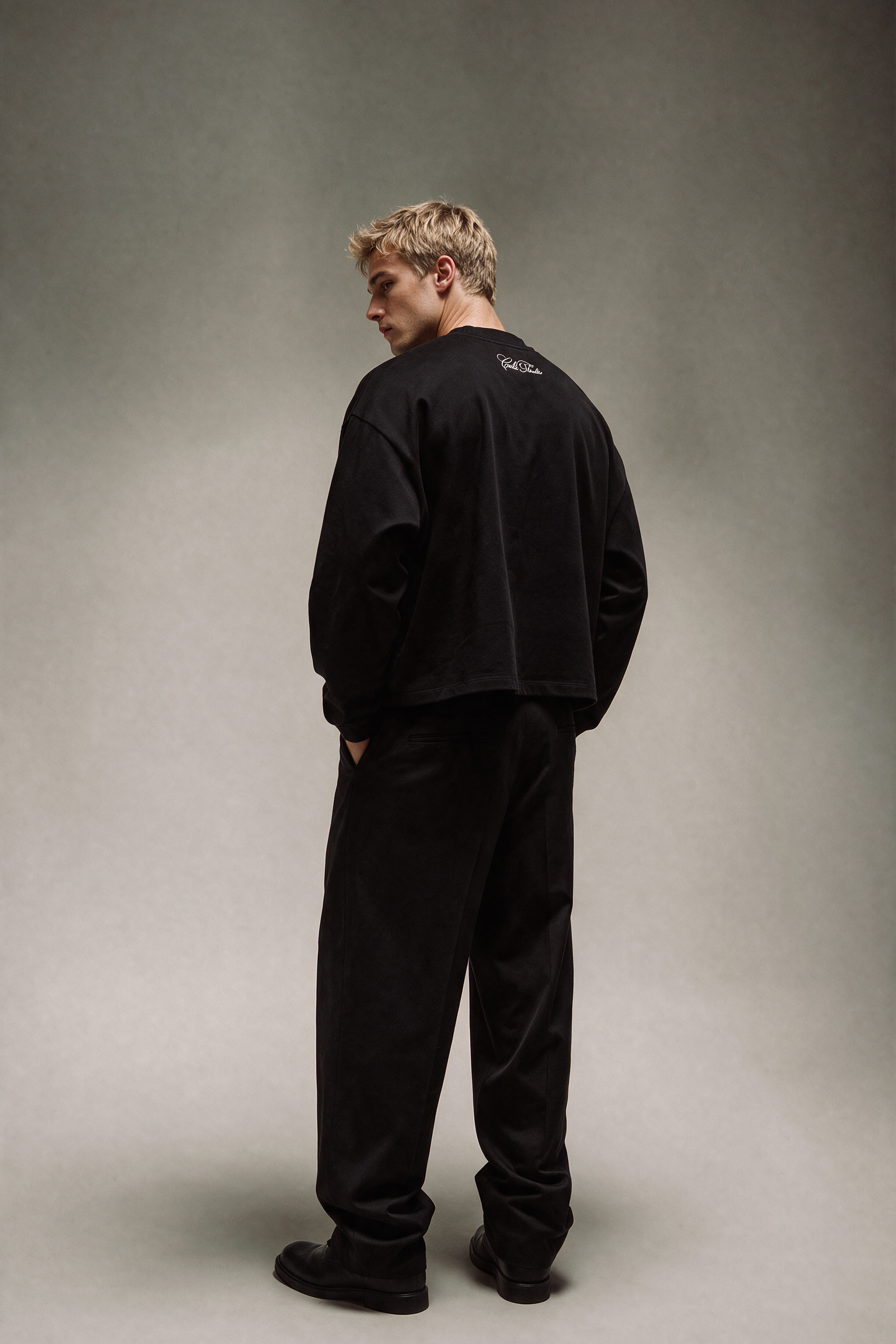 BLACK LONGSLEEVE