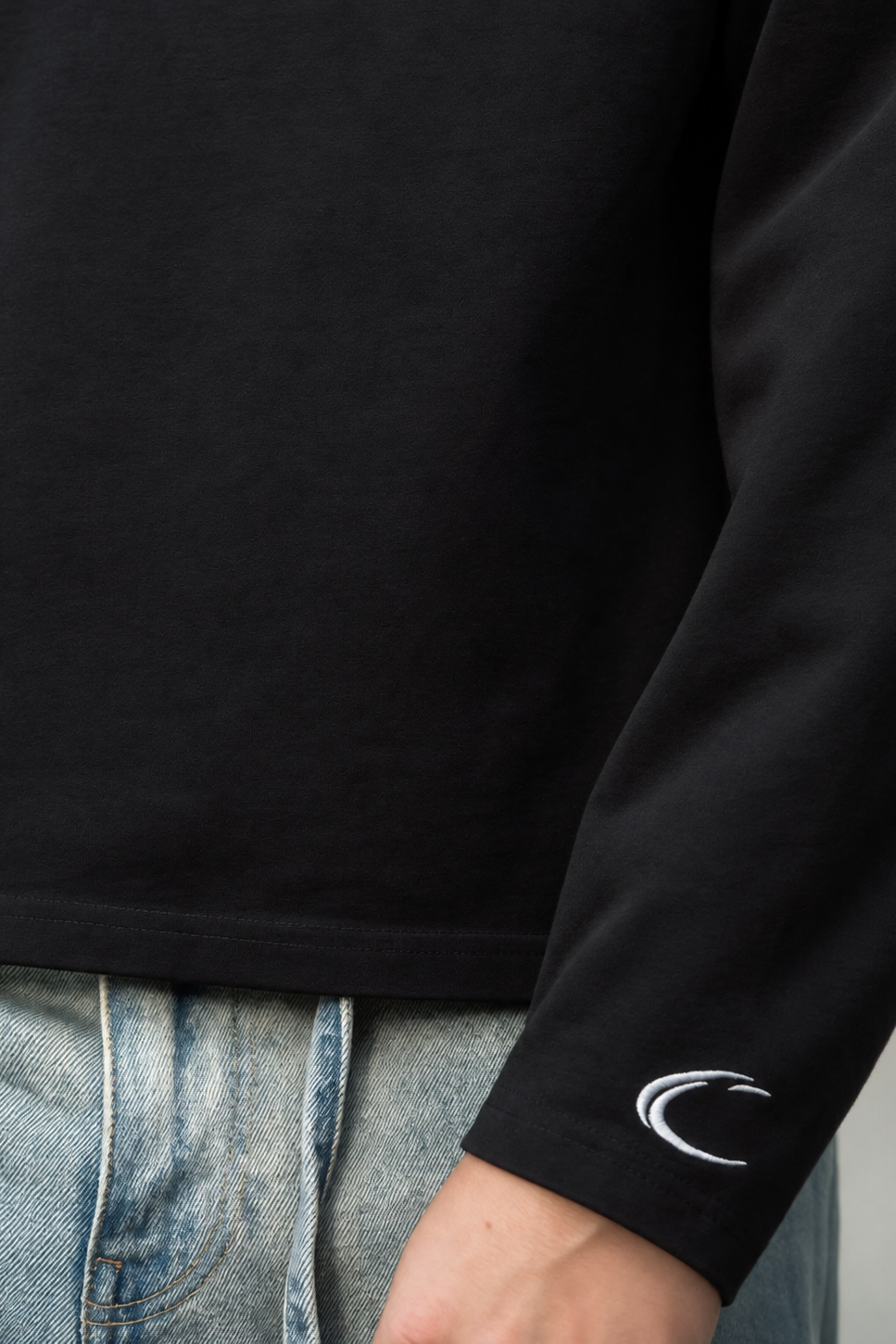 BLACK LONGSLEEVE