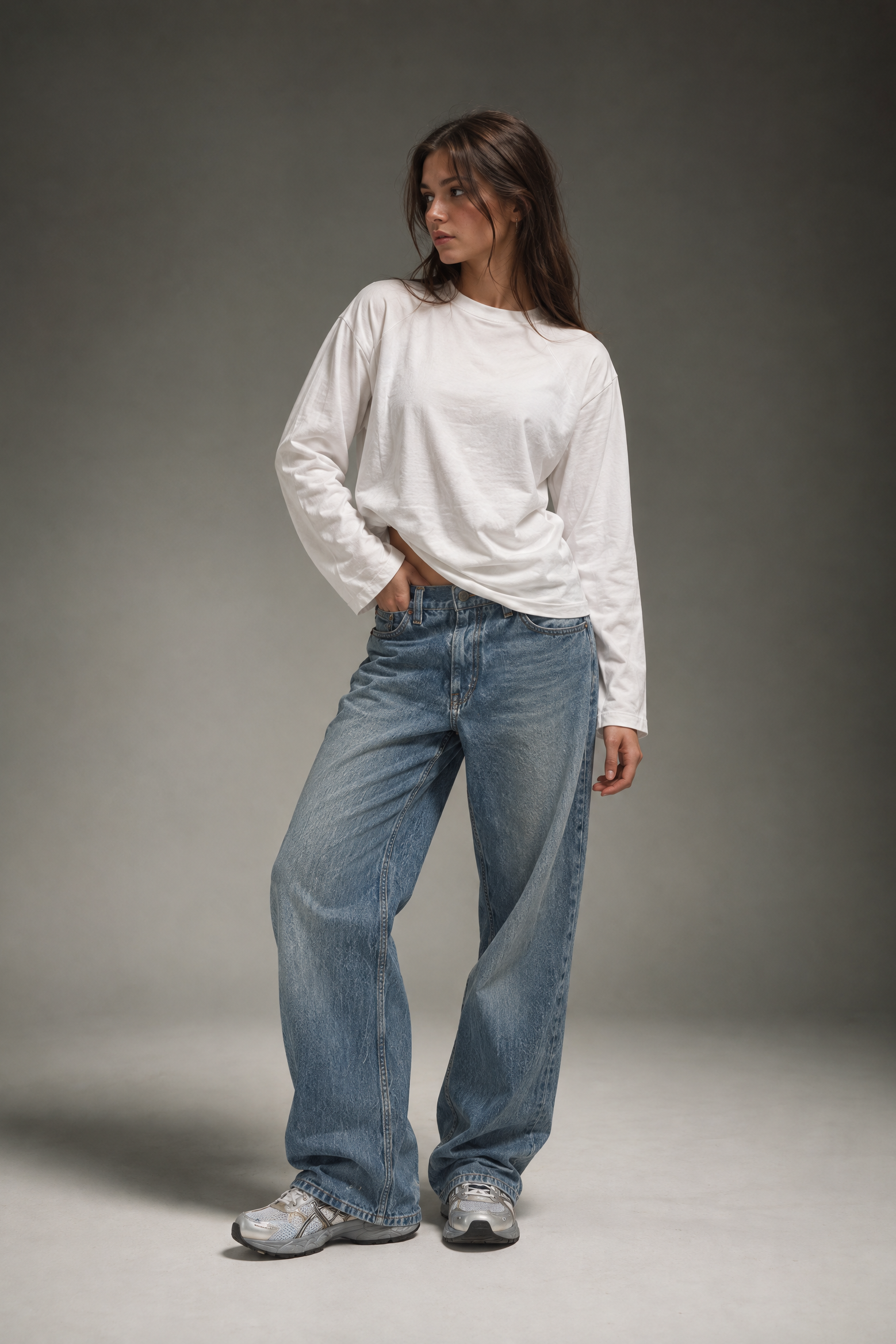 WHITE LONGSLEEVE