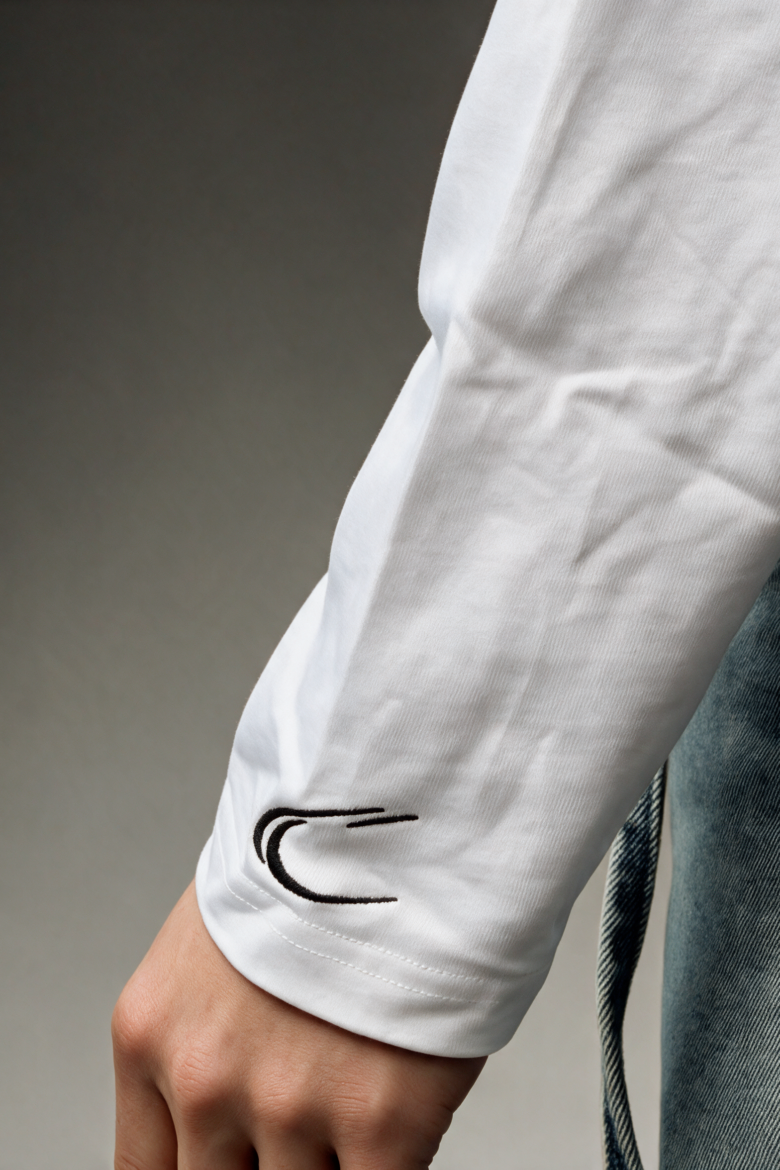 WHITE LONGSLEEVE